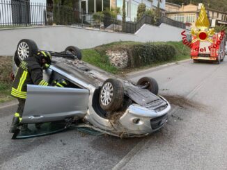 Incidente grave sulla SS209, ottantenne estratto dai vigili del fuoco
