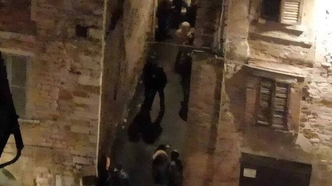Notte di paura a Perugia, residenti ostaggio della movida a Pozzo Campana