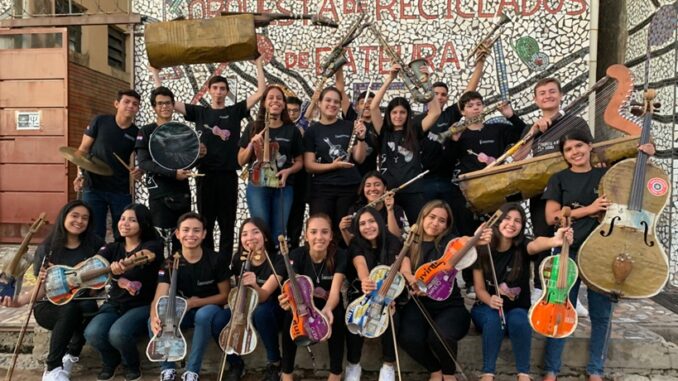 Suoni riciclati itineranti porta in Umbria l’Orchestra di Cateura