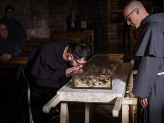 La basilica papale ospita la storica venerazione delle spoglie mortali di San Francesco