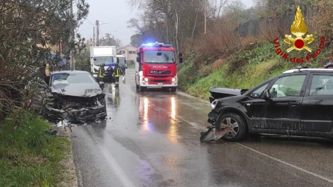 Frontale in strada di San Rocco a Terni: due donne ferite