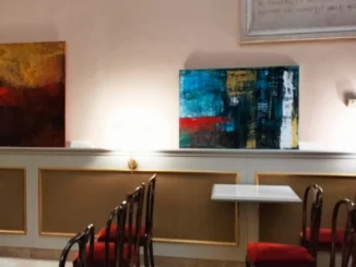 Rita T. Giuffrida illumina foyer Morlacchi con arte astratta