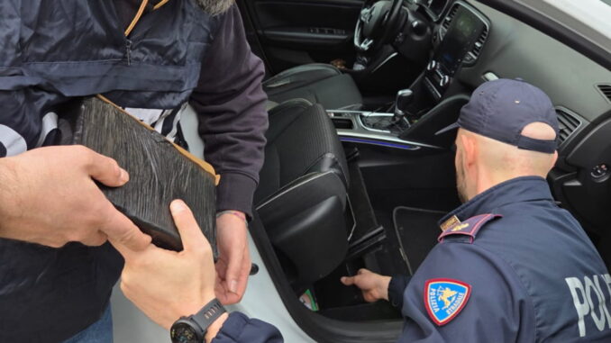 Cocaina sequestrata in auto: arresto dopo controllo
