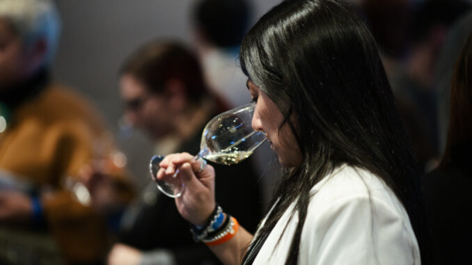 Esperienze di Vitae a Perugia, 400 etichette e 130 sommelier per il grande banco d’assaggio