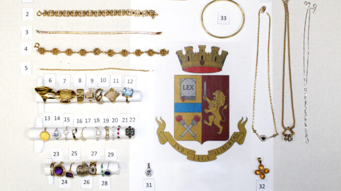 Truffa agli anziani smantellata in autostrada