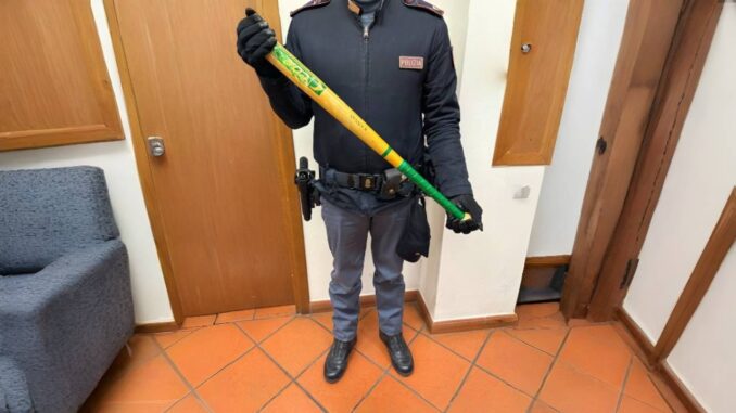 Minaccia aggravata al padre: arrestata la furia di un giovane