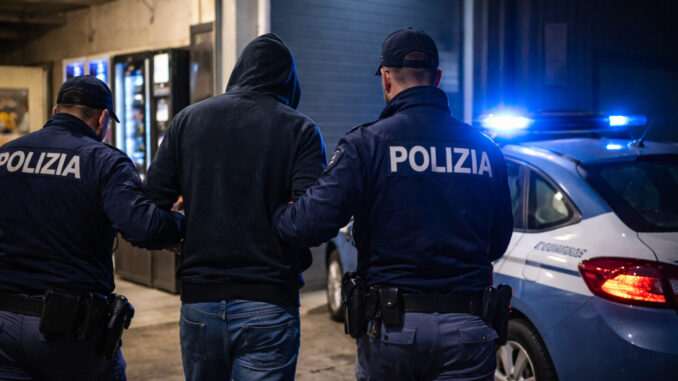 Furto aggravato in azienda, 45enne arrestato dopo fuga forte