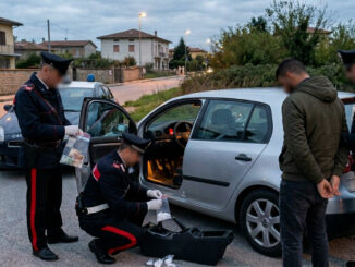 Cocaina nel tunnel dell'auto: arrestato venticinquenne a Perugia