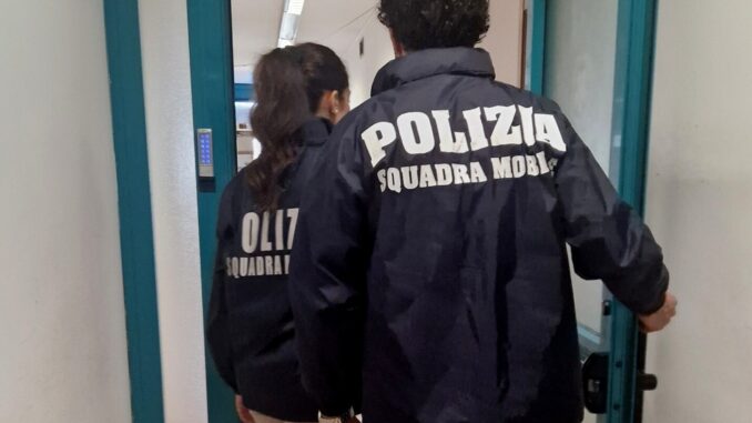 Furti ad anziana durante le visite, arrestato parrucchiere