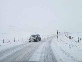 Tormenta di neve e vento a cento chilometri orari