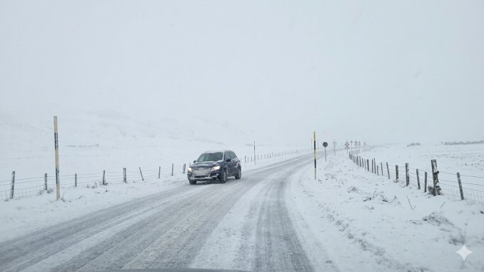 Tormenta di neve e vento a cento chilometri orari