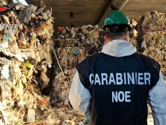 Rifiuti tessili sequestrati dai Noe in un deposito ad Orvieto