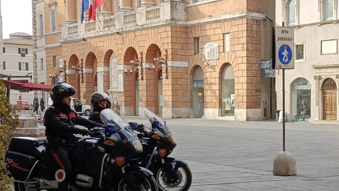 Otto dosi di cocaina e una di hashish, arrestato 29enne a Foligno
