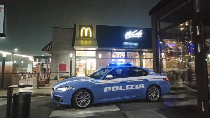 Rapina al McDonald's di Corciano c'è un fermo un colpo fulmineo nella notte di Pasqua