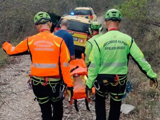 Soccorso Alpino dramma su SP240 morto ciclista, volo nel vuoto in una zona impervia