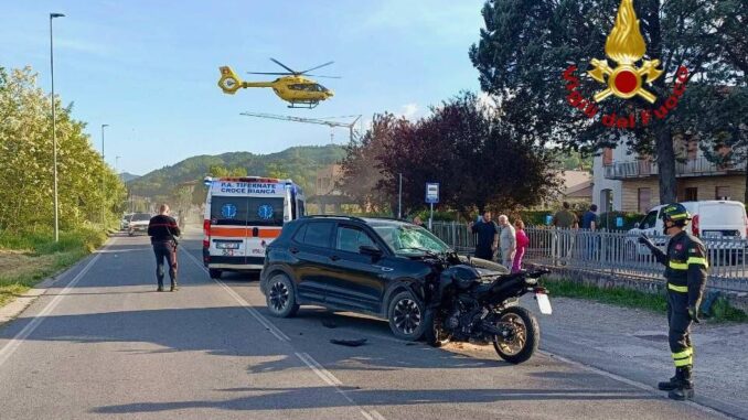 Scontro auto-moto a San Secondo: motociclista grave