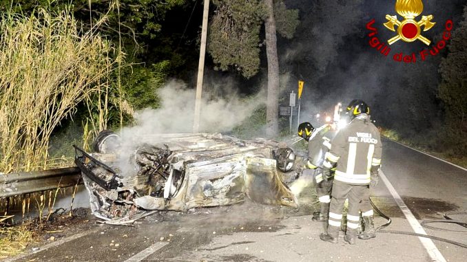 Incidente sulla Amerina distrugge un’auto che prende fuoco