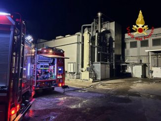 Incendio in industria a Città di Castello blocca la produzione
