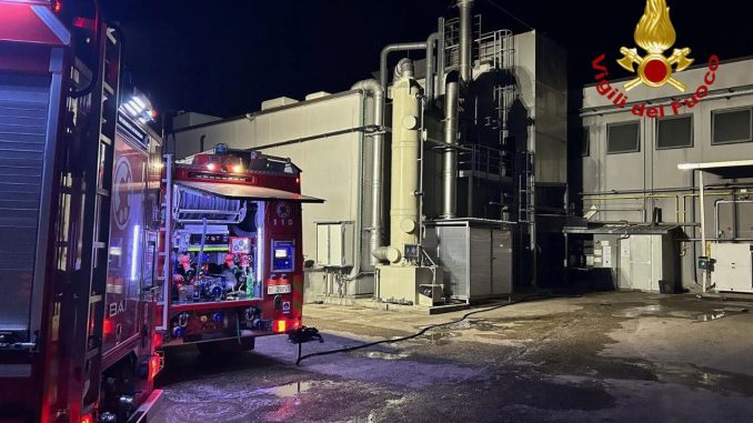 Incendio in industria a Città di Castello blocca la produzione