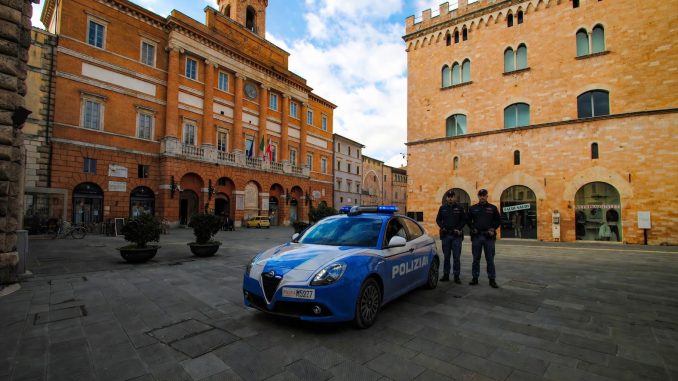 Cocaina, 18enne arrestato dalla Polizia a Foligno