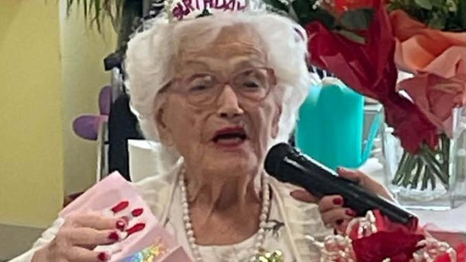 Regina Elisabetta gemella festeggia i cento anni a Perugia