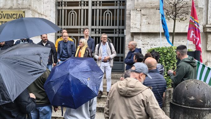 Sangraf in crisi stipendi non pagati e presidio dei tecnici