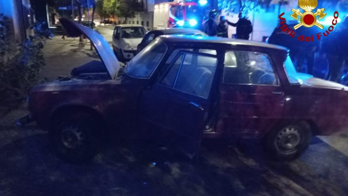 Incidente stradale Terni auto d’epoca si schianta in via Mazzini