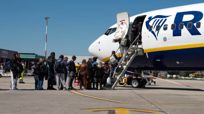 Traffico aereo in crescita all'aeroporto umbro