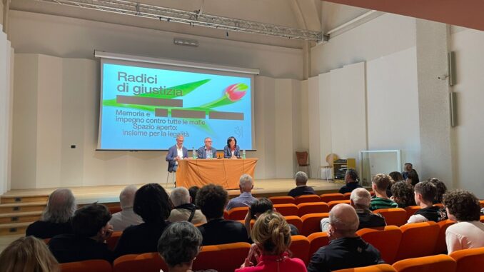 Terni, successo per la manifestazione antimafia: la risposta dei giovani in piazza e il gran finale con Giovanni Impastato