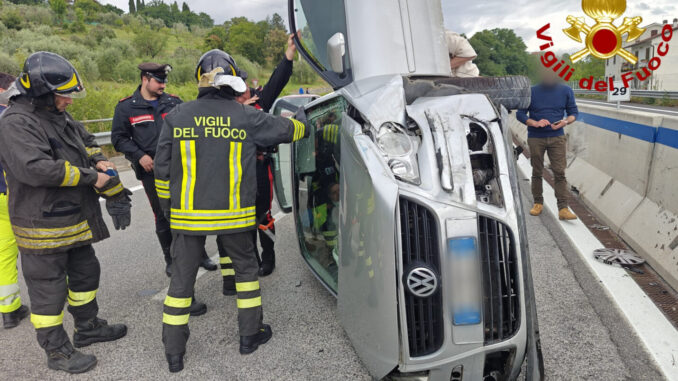 Incidente stradale sulla statale 675 uomo estratto dalle lamiere