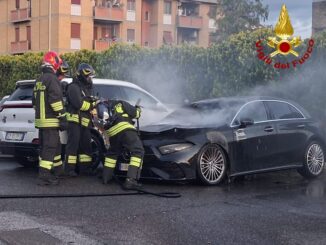 Incendio auto a Terni, fiamme coinvolgono vettura a GPL