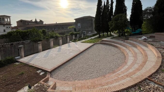 Teatro all'aperto: Calvi inaugura lo spazio con Marcotulli