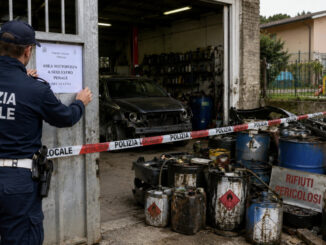 Sequestro carrozzeria abusiva a Perugia per reati ambientali
