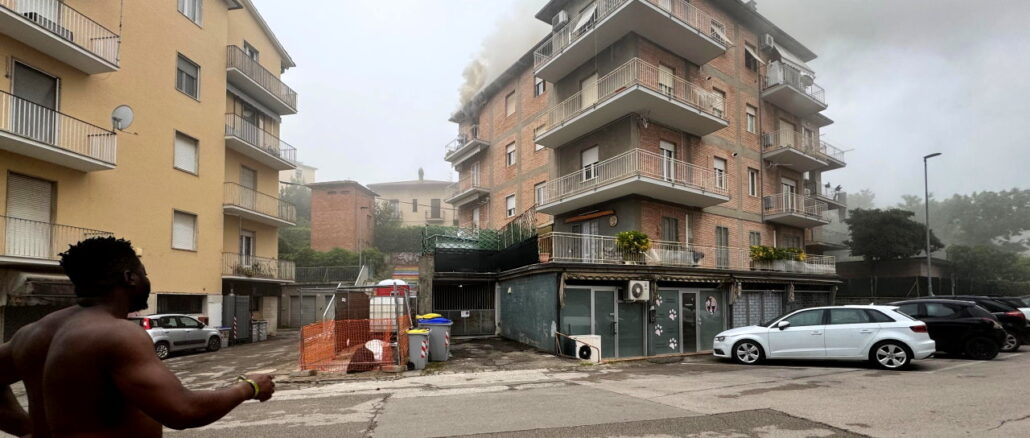 Incendio in abitazione a Case Bruciate, famiglia salva in via Omicini a Perugia