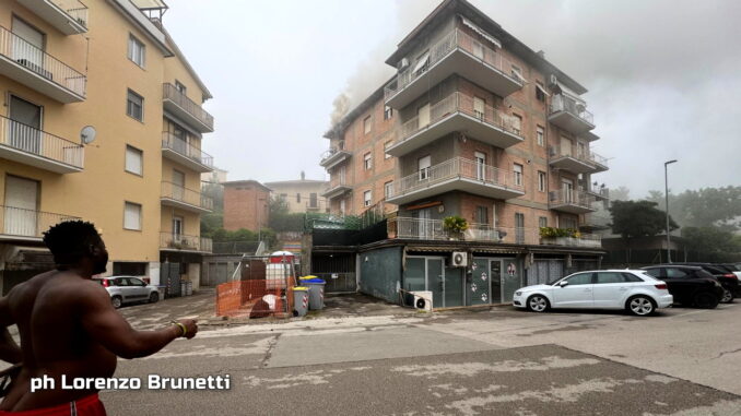 Incendio in abitazione a Case Bruciate, famiglia salva in via Omicini a Perugia