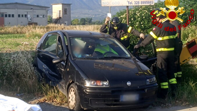 Incidente a Terni scontro all incrocio due vetture coinvolte