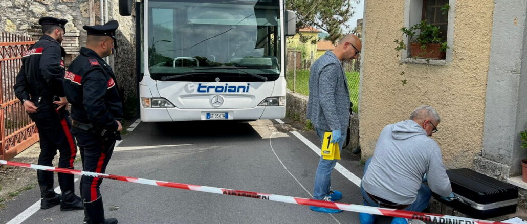 Donna aggredita con martello sull'autobus a Stroncone nel Ternano