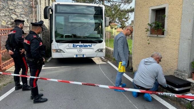 Donna aggredita con martello sull'autobus a Stroncone nel Ternano