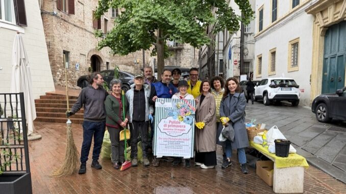 Volontari uniti sotto la pioggia per valorizzare Perugia insieme