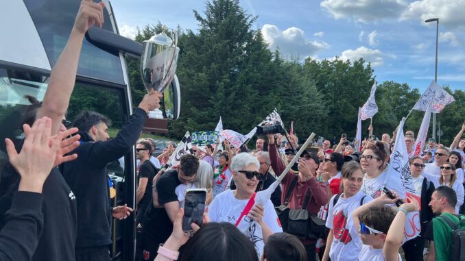 Bagno di folla per il ritorno dei campionissimi della Sir Sicome Monini