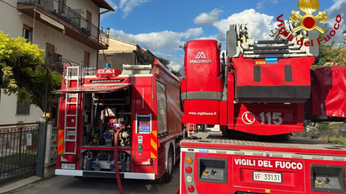 Incendio in mansarda a Terni evacuati tre residenti