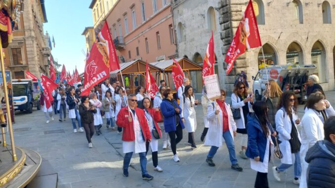 Farmacisti umbri in presidio per i contratti negati