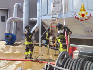 Incendio falegnameria Di Divani a Terni domato dai pompieri