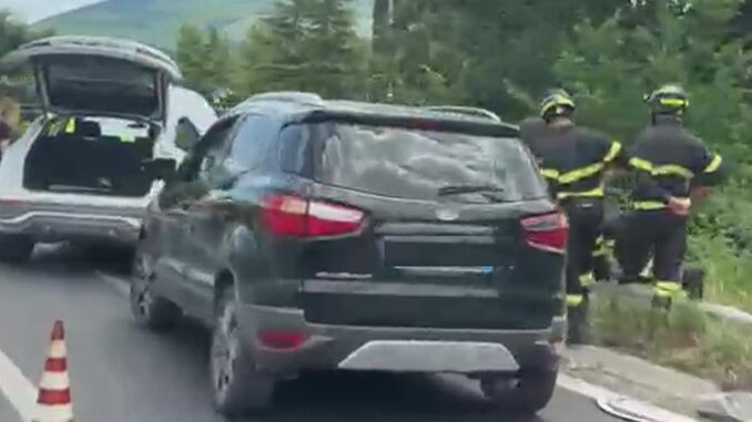 Incidente stradale, maxi intervento dei soccorsi lungo la viabilità