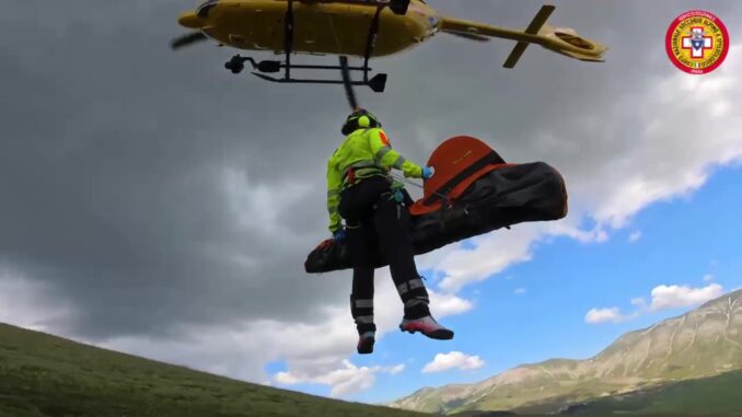 Parapendista precipita a Castelluccio, ferito grave