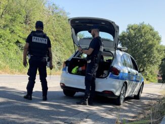 Inseguimento e controlli, fermati due sospetti senza patente