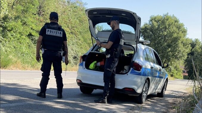 Inseguimento e controlli, fermati due sospetti senza patente