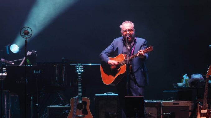 Dulcis in fundo. Mr. Elvis (Costello) chiude l’edizione 2026 di Umbria Jazz