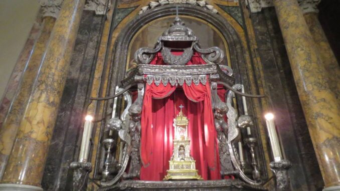 Santo Anello in cattedrale tra storia e devozione