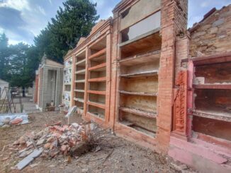 Cimitero di Ripa, residenti protestano: degrado e lavori fermi